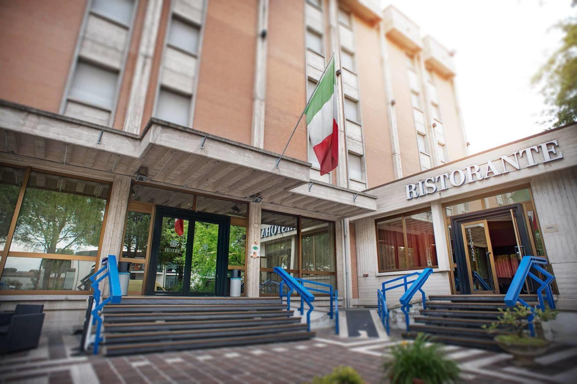 Hotel Grassetti Corridonia Exterior foto